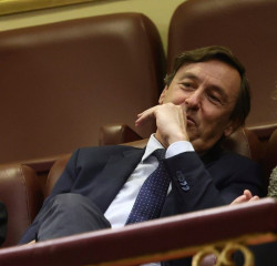 Hernando (PP) del Gobierno: "Est&aacute; en una situaci&oacute;n ag&oacute;nica, casi en coma"