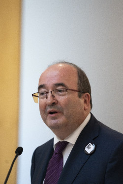 Iceta defiende decir  que el tama&ntilde;o importa"
