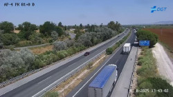 Incendios y accidentes complican el inicio de la Operaci&oacute;n Salida: 13 carreteras cortadas y retenciones en Sevilla