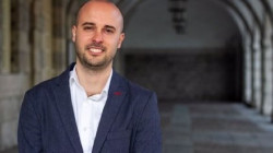 IU propone a Revilla que convoque a grandes supermercados de Cantabria para que "arrimen el hombro"