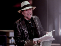 Joaqu&iacute;n Sabina: "Ahora que se dicen tantas tonter&iacute;as de la marca Espa&ntilde;a. Nuestra mayor riqueza es el idioma"