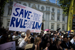 Jueces y fiscales se concentran frente al Supremo contra las reformas del Gobierno como antesala a la huelga
