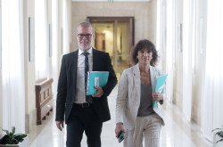 Junts, Podemos y Comprom&iacute;s critican que el dinero para enfermos de ELA "llega tarde": Se pudo haber hecho con la ley
