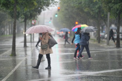 `Kirk` deja vientos huracanados de m&aacute;s de 200 km/h y a partir del viernes una nueva borrasca traer&aacute; m&aacute;s lluvia