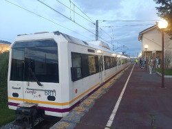 La aver&iacute;a de otro tren en Adarzo vuelve a provocar cancelaciones y retrasos de Cercan&iacute;as