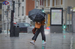 La borrasca `Bernard` llega a Espa&ntilde;a y pone en riesgo por viento, lluvias y oleaje a once CC.AA
