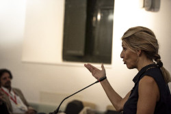 La comunista D&iacute;az anuncia un acuerdo PSOE-Sumar para quitar subvenciones a medios que no hablen bien de ellos 