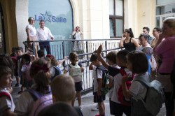 La consejera de Cultura destaca la necesidad de educar en valores como el esfuerzo y la solidaridad