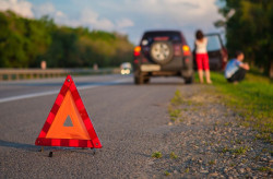 La DGT eximir&aacute; del uso de tri&aacute;ngulos por aver&iacute;a o accidente en autopistas y autov&iacute;as a partir del 1 de julio