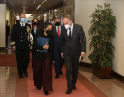 La Embajadora de EEUU en Espa&ntilde;a lo pone peor y justifica que Biden no hable con S&aacute;nchez porque no pertenece al G7