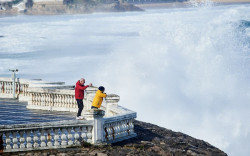 La estabilidad contin&uacute;a en Espa&ntilde;a, con lluvias d&eacute;biles en Cant&aacute;brico y Pirineo y viento en el este peninsular