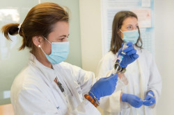 La evoluci&oacute;n de &Oacute;micron podr&iacute;a hacer necesaria la vacunaci&oacute;n anual contra la Covid-19, seg&uacute;n experto