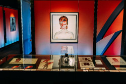 La exposici&oacute;n `Bowie taken by Duffy` llega a Madrid para exhibir los a&ntilde;os "dorados" de David Bowie : "Era &uacute;nico y total"