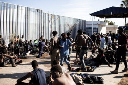 La frontera de Espa&ntilde;a abierta de par en par en Melilla ayer entraron 500 de 2500 inmigrantes y hoy 350 de 1.200 