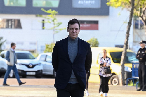 La juez envía a juicio al hermano de Pedro Sánchez y al presidente de la Diputación de Badajoz