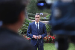 La jueza acepta que S&aacute;nchez se persone como acusaci&oacute;n en la causa por la lona que Hazte O&iacute;r despleg&oacute; frente al Congreso