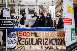 La Ley para convertir en espa&ntilde;oles a 450.000 inmigrantes en el aire con la convocatoria de elecciones