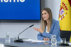 La lumbrera Aagesen a la saz&oacute;n ministra de S&aacute;nchez dice  : "No tenemos  uranio, pero s&iacute; tenemos sol y viento"
