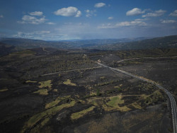La meteorolog&iacute;a ayuda en la extinci&oacute;n de incendios pero a&uacute;n hay activos m&aacute;s de una veintena