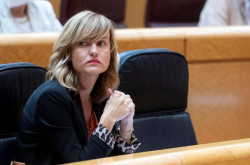 La ministra Alegr&iacute;a -pasa-, como en todo que afecta a Cantabria   para compensar a los cantabros en la dificultad que tienen de acudir a otras CCAA que les exigen hablar catal&aacute;n o vasco como m&eacute;rito