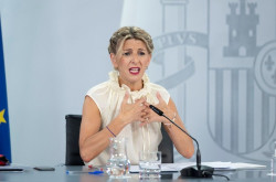 La ministra comunista, Yolanda D&iacute;az, convoca la comisi&oacute;n de seguimiento de la coalici&oacute;n,PSOE-Podemos,  por el incremento del gasto militar y los pactos con la OTAN y Biden pero no romper&aacute;n el pacto