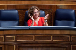 La ministra Montero dice que con  sus socios  comunistas est&aacute;n de acuerdo al 99% y que se lleva mejor con la Yoli que con el Coletas