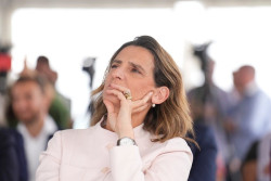La ministra Ribera comunica a los qu&eacute; quieran creerla qu&eacute; no se va a pasar fr&iacute;o en casa en invierno 