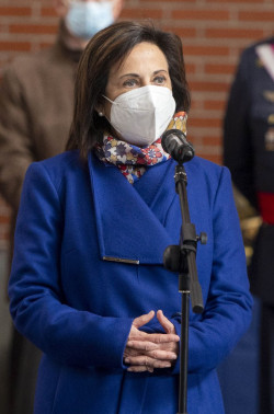 La ministra Robles condena al Rey em&eacute;rito sin haber sido condenado por  la justicia brit&aacute;nica