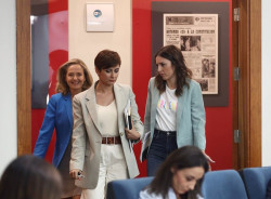 La ministra Rodr&iacute;guez democr&aacute;ticamente censura cinco veces  y no deja hablar a Irene Montero  sobre las muertes en la valla de Melilla