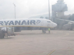 La niebla en el aeropuerto de Santander obliga a desviar dos vuelos