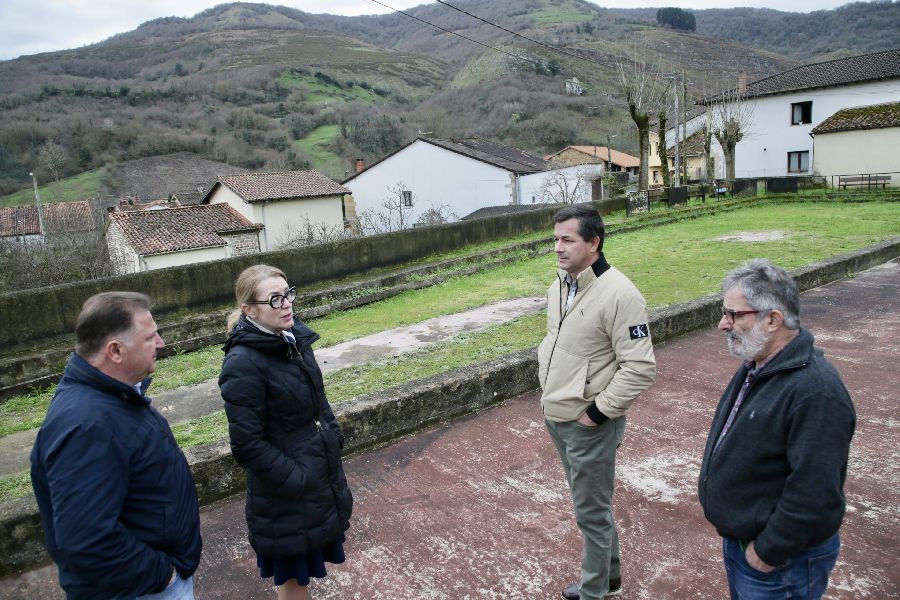 La Pista Polideportiva De Collado De Cieza Estrena Nuevo Vallado Tras