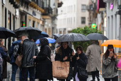 La poblaci&oacute;n espa&ntilde;ola supera los 49 millones de habitantes gracias al aumento de extranjeros