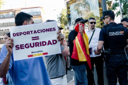 La Polic&iacute;a Nacional identific&oacute; a ocho personas que "lideraban" la concentraci&oacute;n de Vox frente al centro de Hortaleza