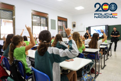 La Polic&iacute;a Nacional retoma sus charlas educativas en los colegios contra el acoso