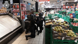 La Polic&iacute;a realiza un simulacro de ataque terrorista en un centro comercial de Santander