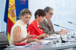La portavoz presume de que el Gobierno est&aacute; en "plena forma", despu&eacute;s del palo que les han dado los ciudadanos andaluces