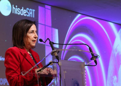 La presunta ministra espa&ntilde;ola de defensa Robles no se ha enterado que el que manda es Trump y el que pone las ?perras?