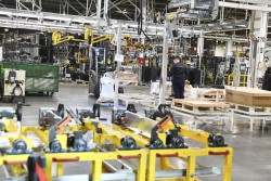 La producci&oacute;n industrial vuelve a tasas negativas tras caer un 1% en enero