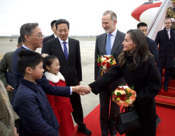 La Reina asiste en Chengd&uacute; a un acto homenaje a Machado en el 150 aniversario de su nacimiento