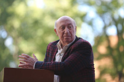 La Universidad de Alcal&aacute; investir&aacute; doctor `honoris causa` al humorista y arquitecto c&aacute;ntabro Peridis