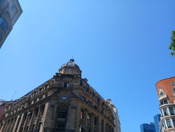 Las altas temperaturas mantienen hoy en aviso a la mitad del pa&iacute;s y habr&aacute; nubes y lluvias en el Cant&aacute;brico