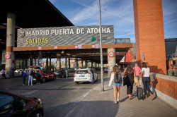 Las estaciones a Atocha y Sants estar&aacute;n abiertas esta noche hasta que lleguen todos los trenes a destino