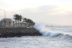 Las lluvias persistir&aacute;n ma&ntilde;ana en el norte y el viento y el oleaje pondr&aacute;n en riesgo al este y Canarias