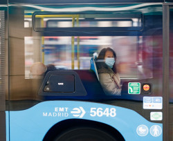 Las mascarillas dejar&aacute;n ma&ntilde;ana de ser obligatorias en los transportes p&uacute;blicos