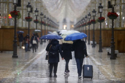 Las temperaturas aumentan este domingo en la Pen&iacute;nsula y Baleares, con con Cantabria en aviso por olas
