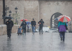 Las tormentas tendr&aacute;n en aviso este domingo a 8 provincias y predominar&aacute;n cielos poco nubosos en la pen&iacute;nsula