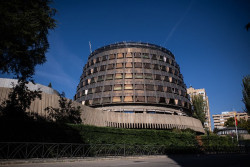 Letrados del TC emiten informes contradictorios sobre la petici&oacute;n del PP de frenar la reforma del tribunal