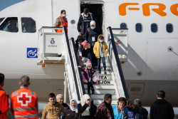 Llegan a Espa&ntilde;a 89 refugiados sirios 
