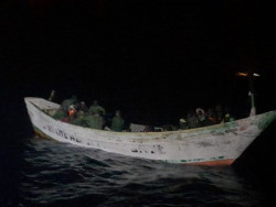 Llegan durante la noche otras dos embarcaciones irregulares a Gran Canaria con 150 migrantes