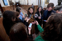 Llop escurre el bulto sobre  la `ley del s&iacute; es s&iacute;` y dice que ella no estaba en el Gobierno